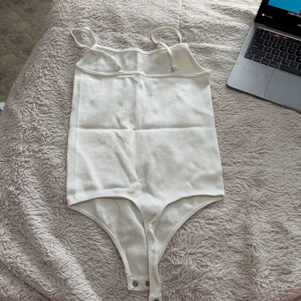 Express white Ribbed Top - Picture 2 of 3